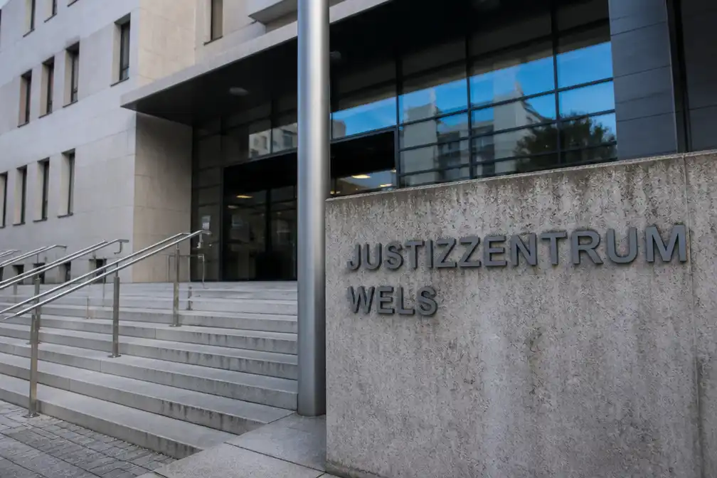Nederlandse plofkrakers verstoren diploma-uitreiking in Oostenrijk en staan terecht in Wels