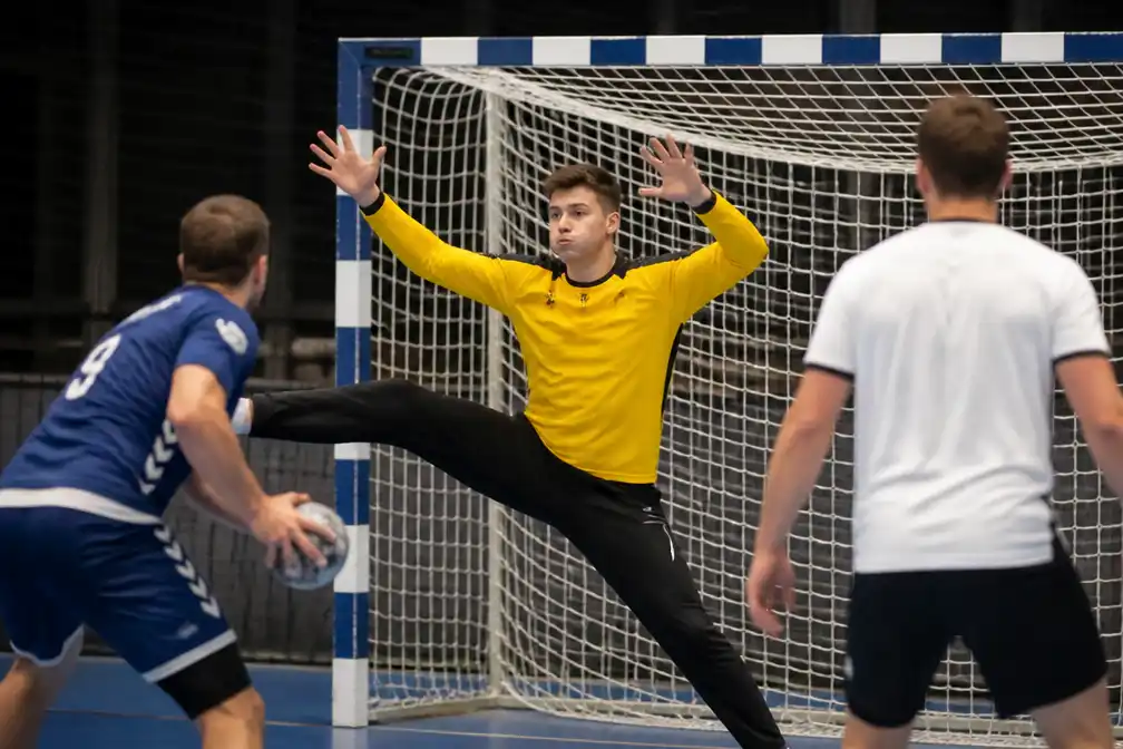Sporting Pelt wint Limburgse topper van Hubo Handbal en blijft aan de leiding