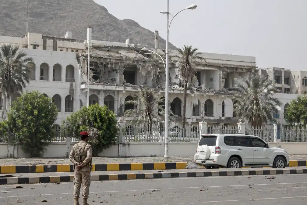 Houthi's vallen hoofdkwartier van Jemen-regering in Aden aan