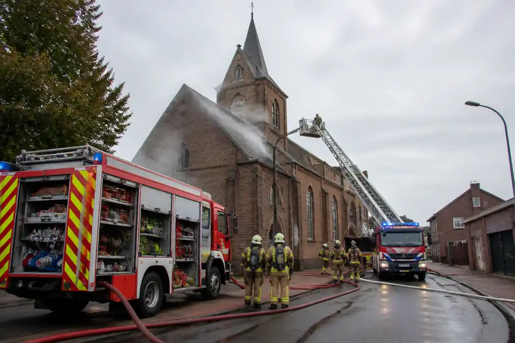 Brand in Sint-Antoniuskerk in Meulebeke onder controle