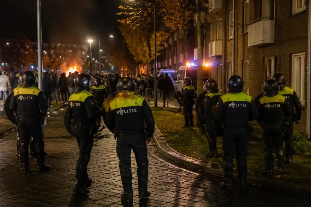 ME opnieuw ingezet in Amsterdamse wijk Floradorp na tweede dag onrust