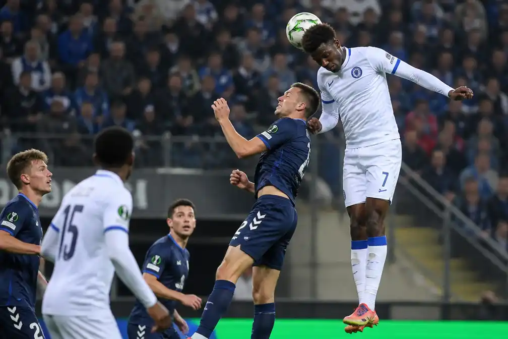 Goore voorkomt met late kopbal valse start van AA Gent tegen Aarhus