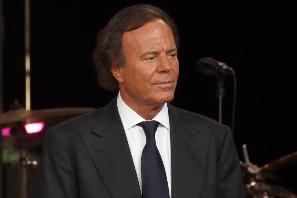 Spaans OM kan mogelijke misbruikzaak tegen Julio Iglesias in behandeling nemen