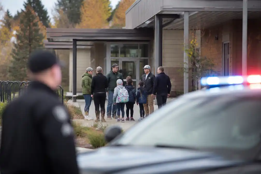 Meerdere gewonden, onder wie kinderen, bij schietpartij op school in Bend; schutter dood