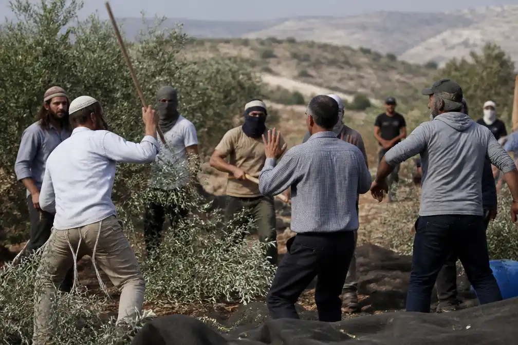 Israëlische kolonisten vallen Palestijnen aan op Westelijke Jordaanoever
