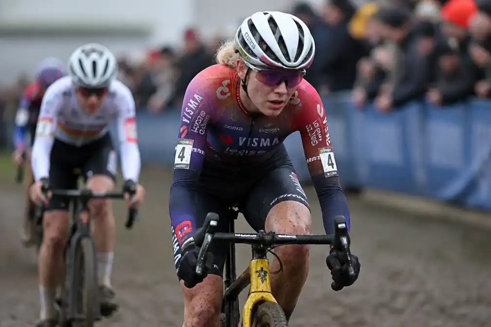 Fem van Empel wordt vierde in Meulebeke bij rentree, Vanthourenhout wint bij de mannen
