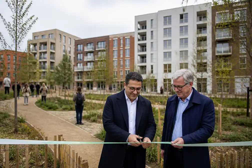 Leuven opent stadswijk Burenberg met woningen, studentenkamers en publieke parktuin