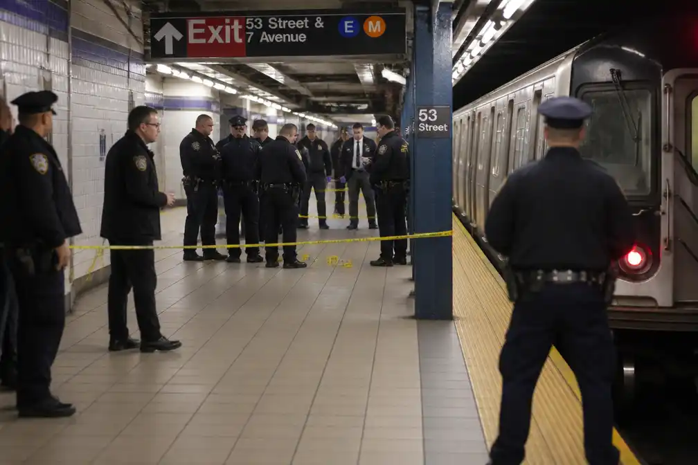Politie New York zoekt schutter na dodelijke schietpartij op metrostation Midtown