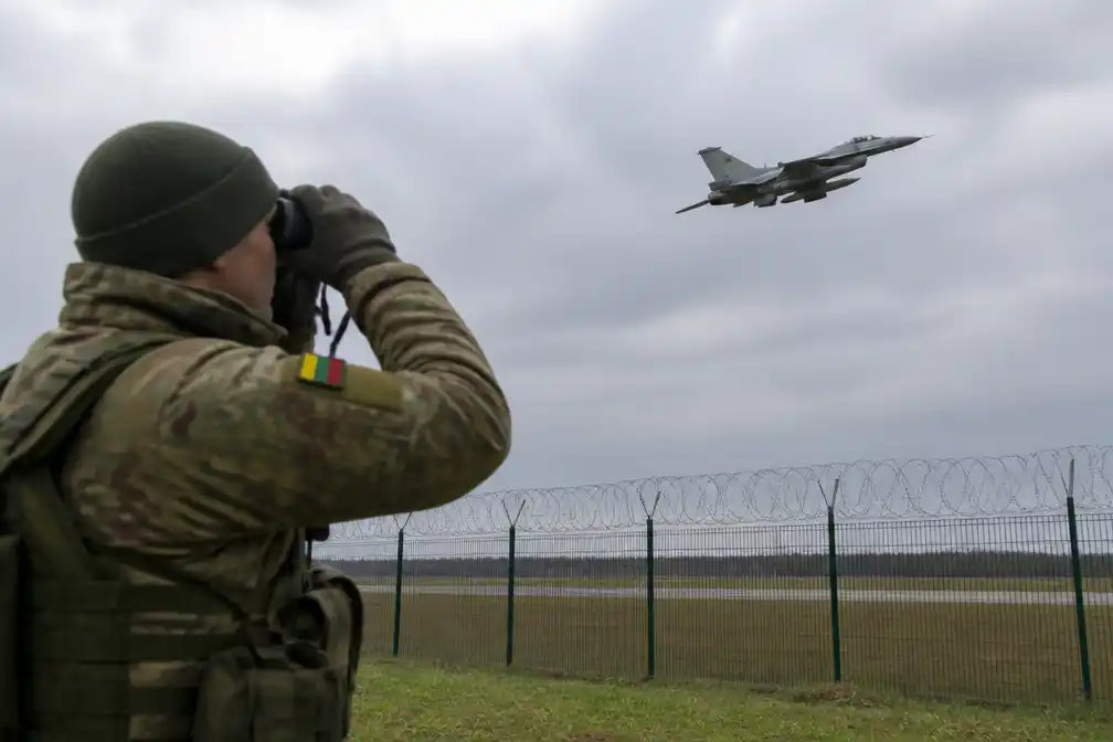 NAVO-straaljagers stijgen op na onbekende drone in Litouwen