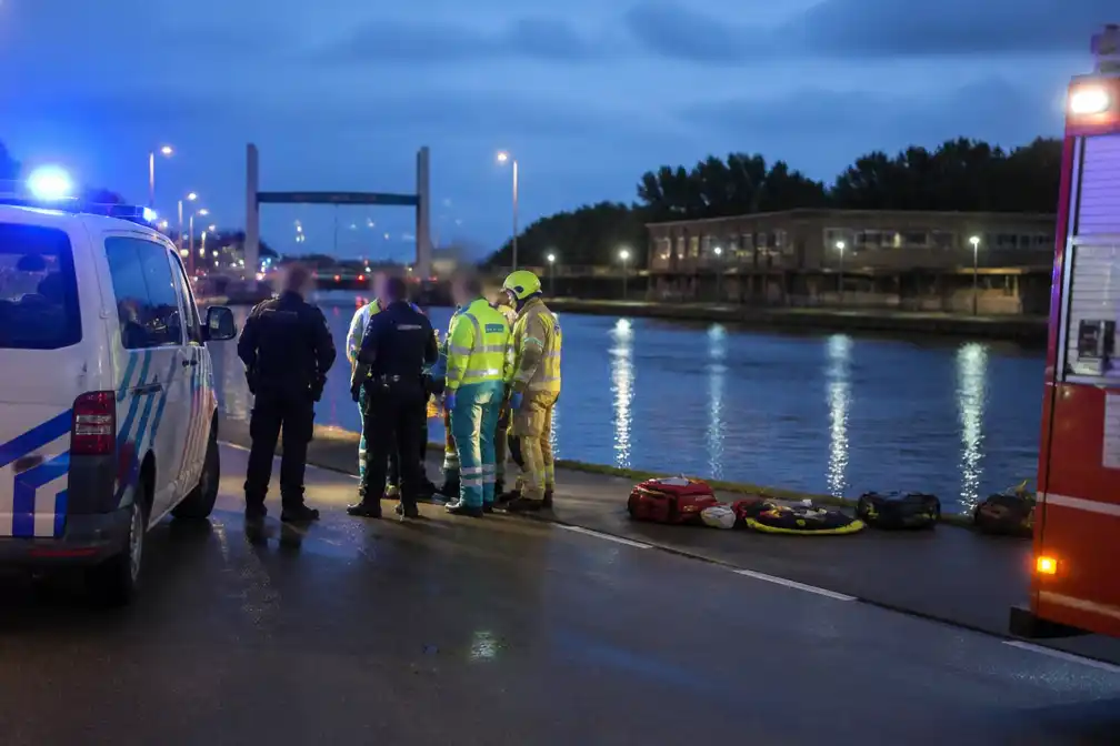 Drie vissers in kanaal van Vilvoorde, twee onderkoeld naar ziekenhuis