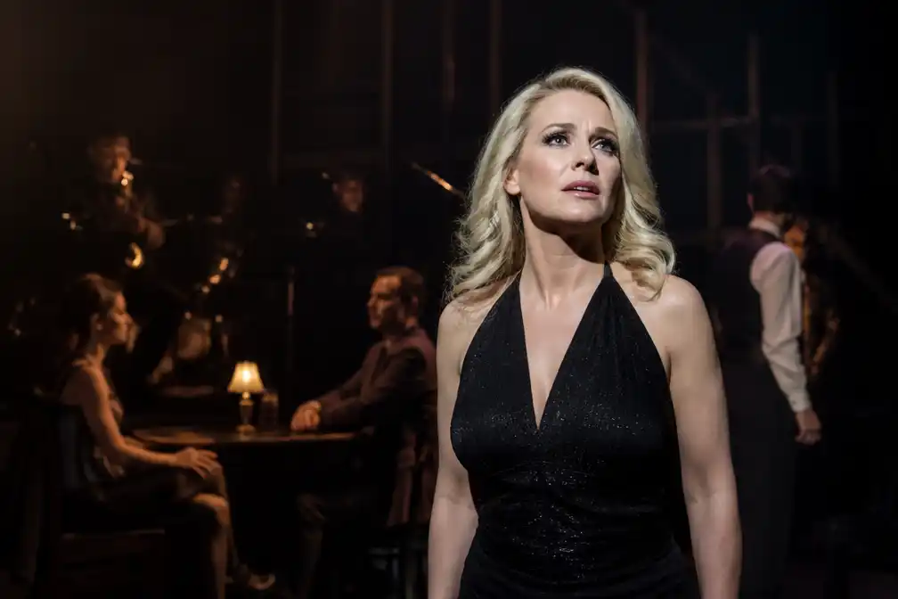 Nieuwe Cabaret met Chantal Janzen geprezen om urgente tweede akte, matige eerste helft