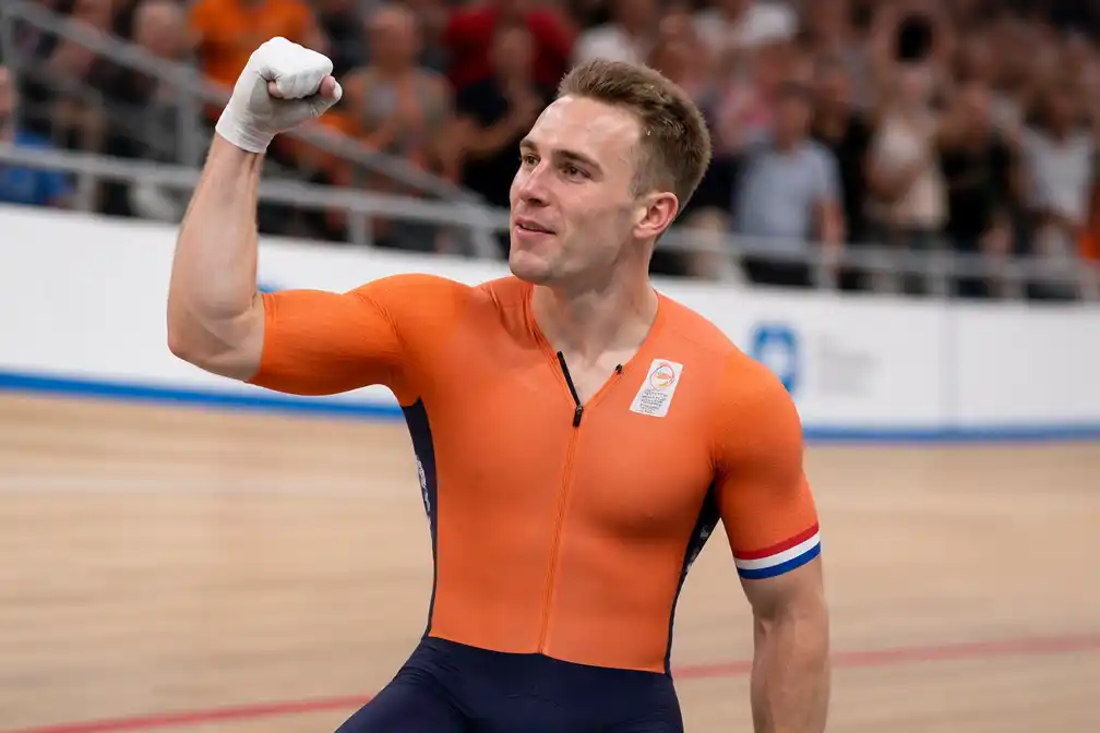 Lavreysen pakt achtste wereldtitel sprint op rij en 23e WK-goud in Shanghai