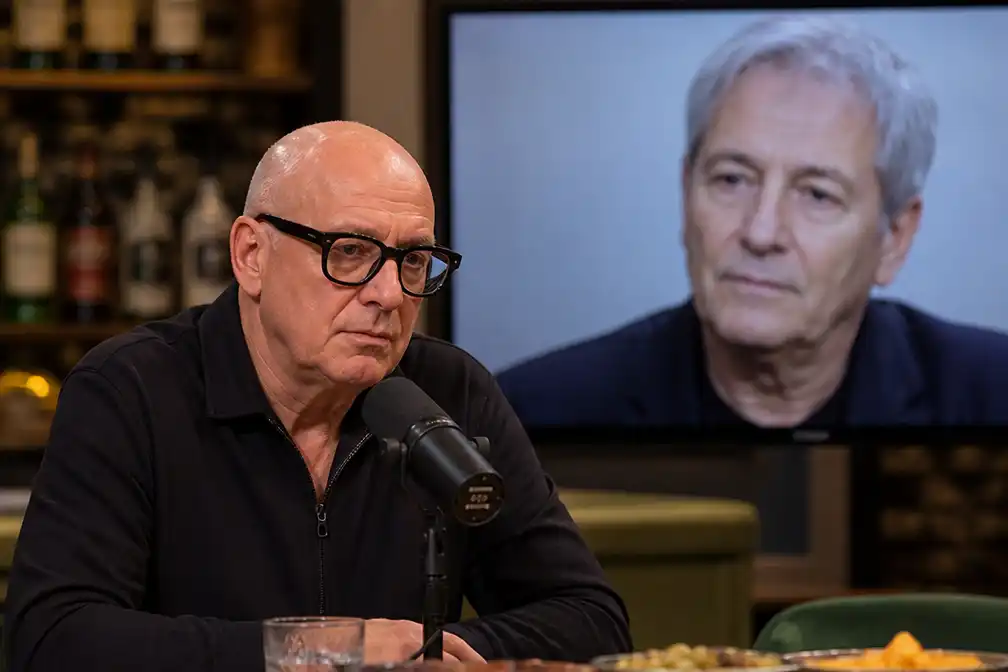 René van der Gijp 'enorm ontdaan' door overlijden Maarten Spanjer