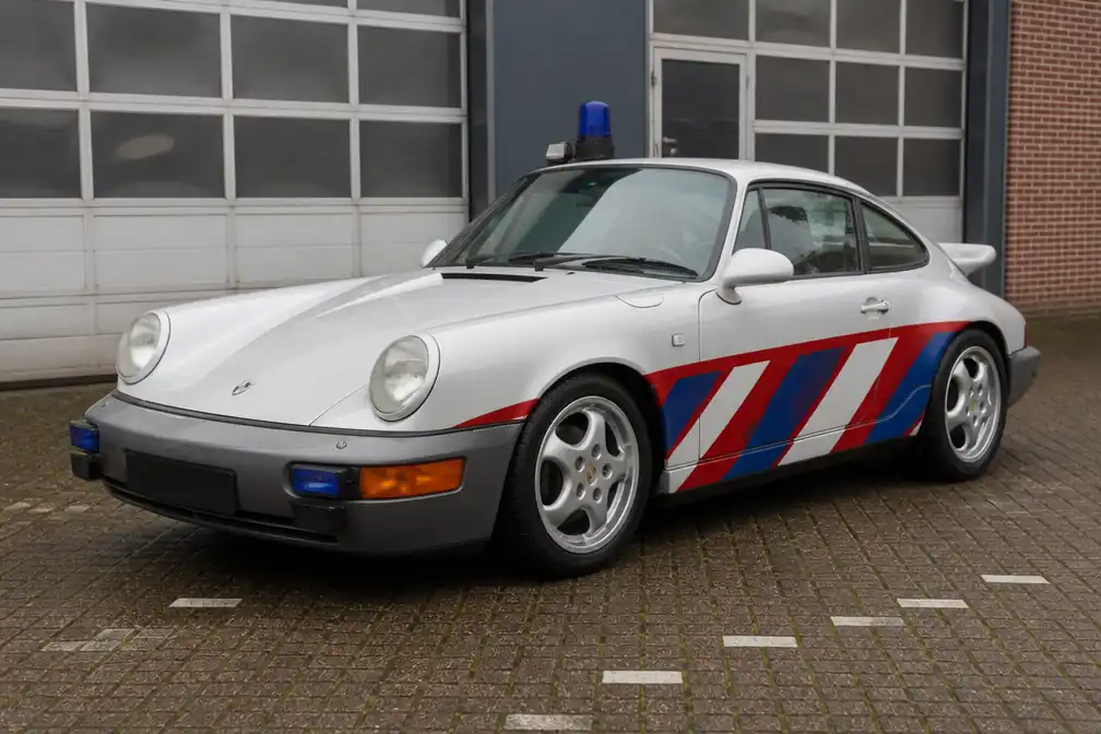 Politie-Porsche uit Borne levert op online veiling recordbedrag op
