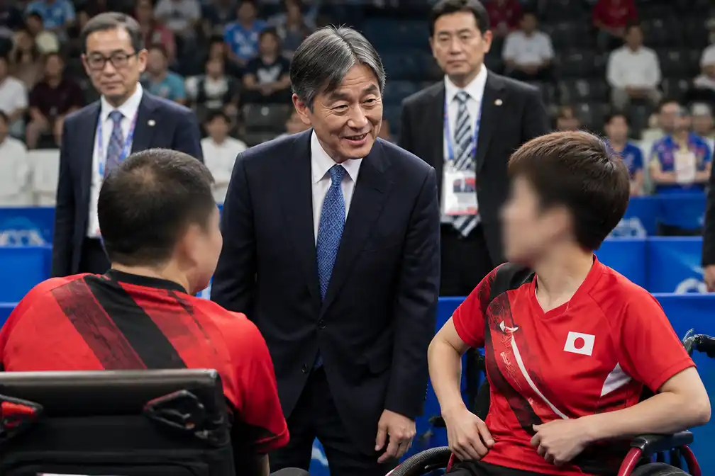 Japanse keizer Naruhito bezoekt Aziatische Paraspelen in Aichi-Nagoya