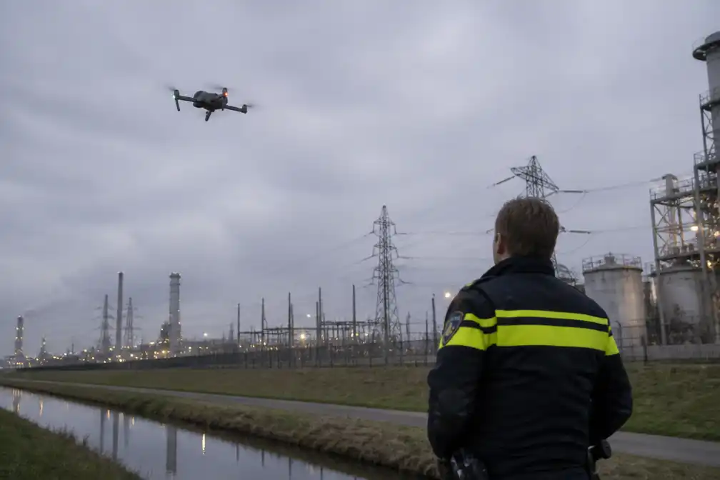 Politie onderzoekt onbekende drones boven Oost-Groningen