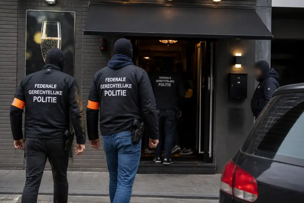 Federale gerechtelijke politie valt champagnebar Le Mirage in Diepenbeek binnen