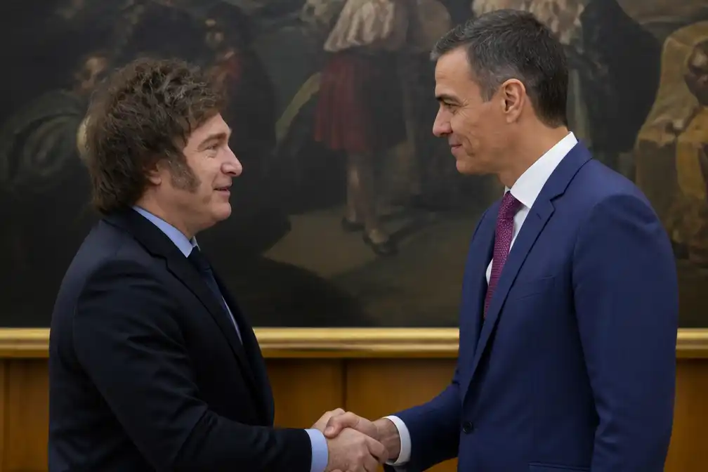 Argentijnse president Milei noemt Spaanse premier Sánchez "dictator" in Madrid