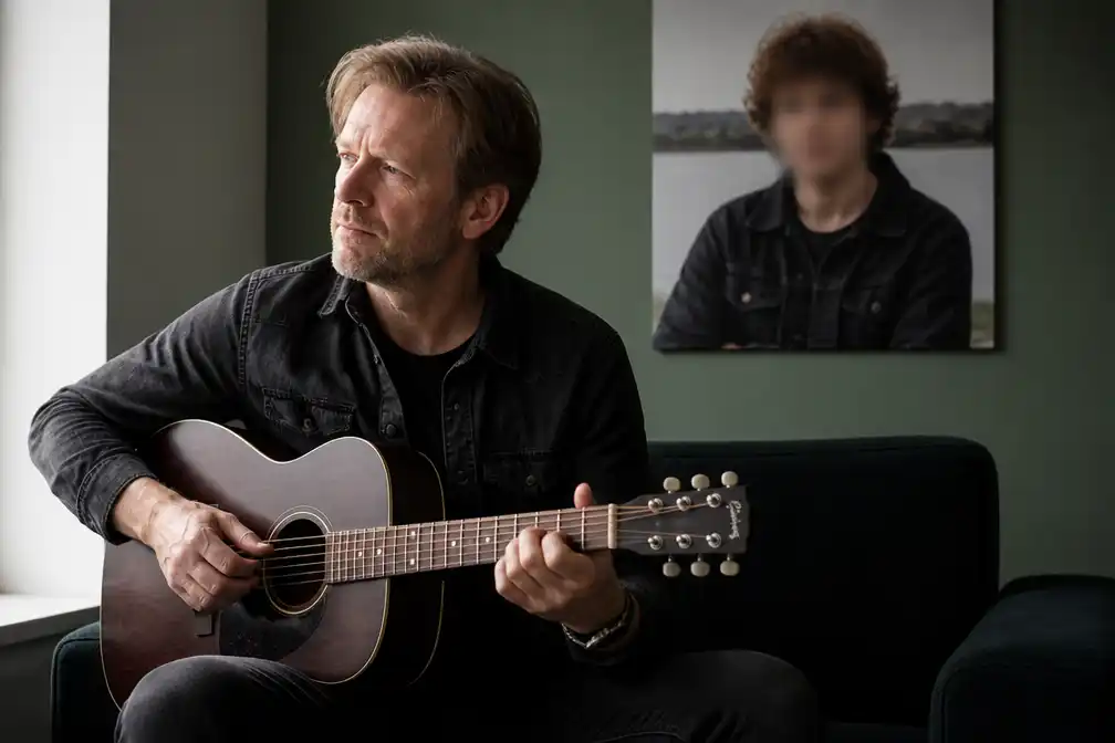Singer-songwriter Frank Kleine Schaars schrijft na veertig jaar stilte over jeugdvriend Johnny