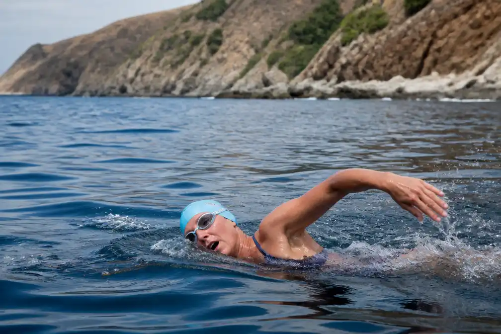 Catherine Breed zwemt als eerste mens de volledige 1.448 kilometer lange kust van Californië