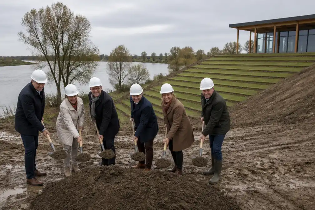Start werken aan groene trappenpartij en verbrede winterdijk bij De Wissen in Stokkem