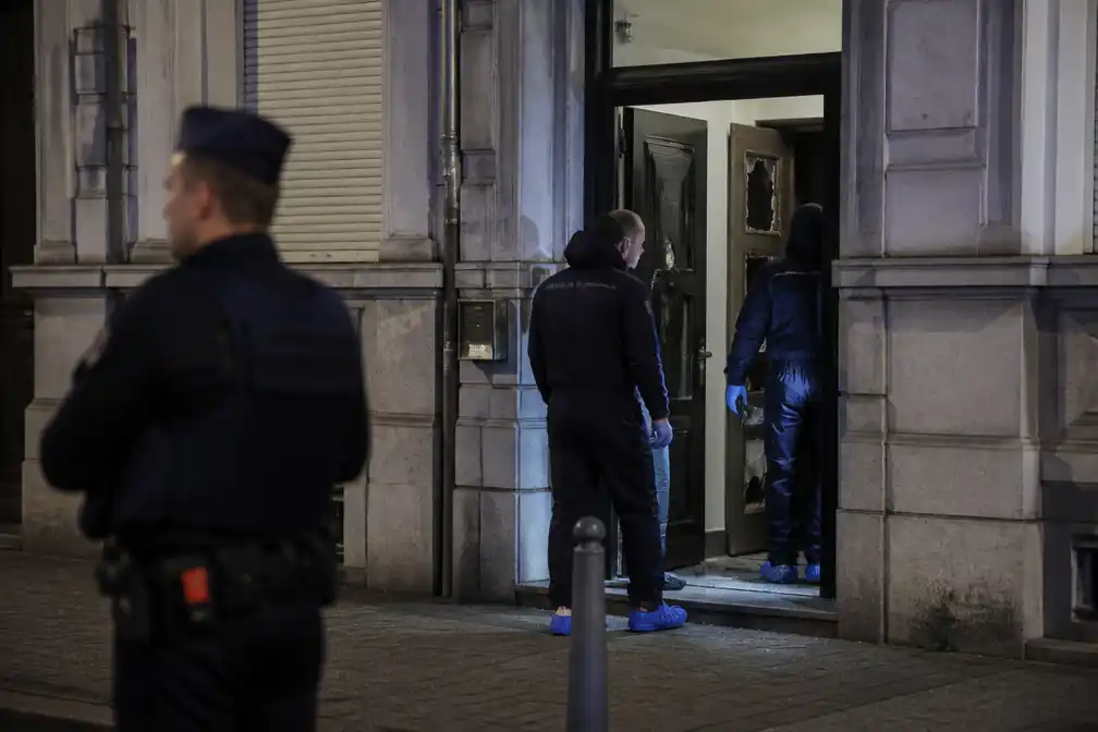 Explosie beschadigt voordeur van pand aan Provinciestraat in Antwerpen