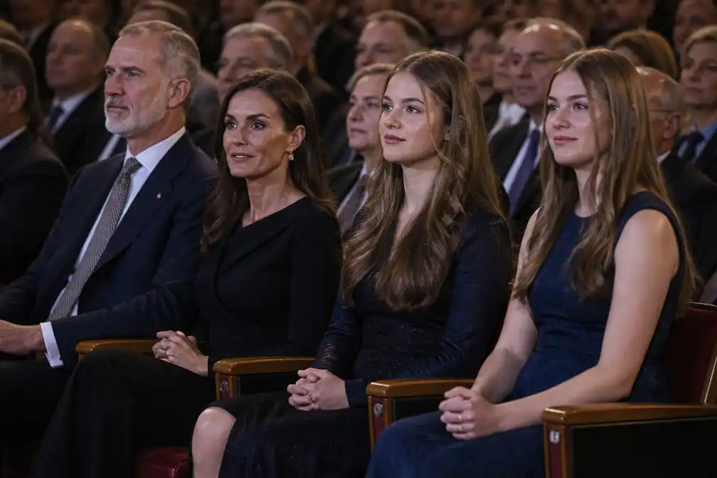 Spaanse koninklijke familie bij concert voor Prinses van Asturiëprijzen in Oviedo