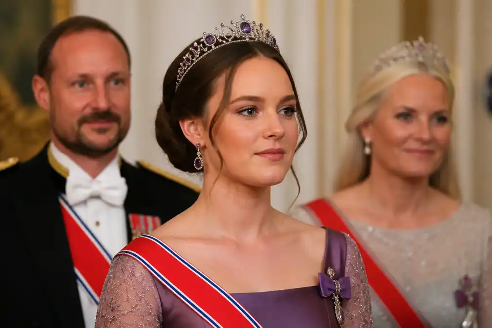 Ingrid Alexandra draagt voor het eerst ander diadeem: de Noorse Amethisten Parure