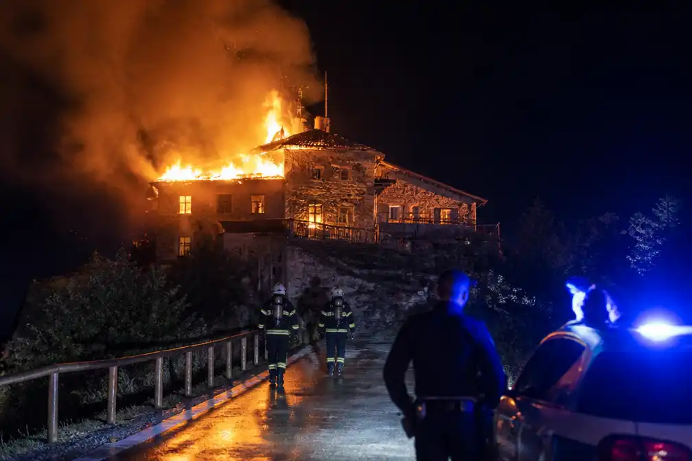 Brand verwoest Hitlers voormalige theehuis Kehlsteinhaus in Beieren, verdachte opgepakt