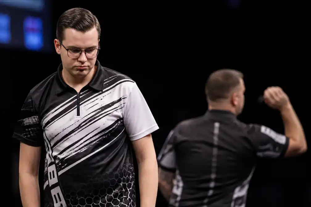 Gian van Veen verliest op EK Darts van Luke Woodhouse en mist kwartfinale