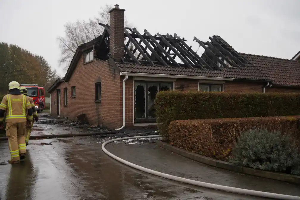 Schouwbrand vernielt dak van woning in Vleugt bij Schaffen