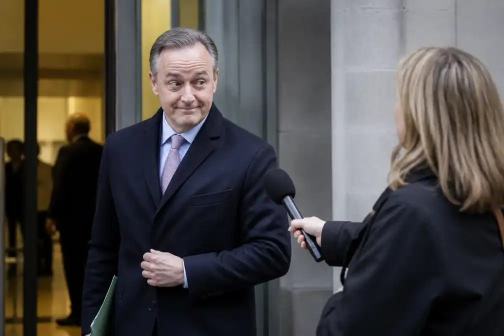 De Wever maakt grapje met wachtende journalisten in cruciale begrotingsweek