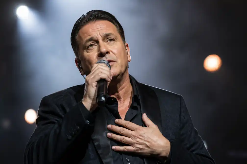 Dean Saunders sluit elk concert af met eerbetoon aan broer Ben
