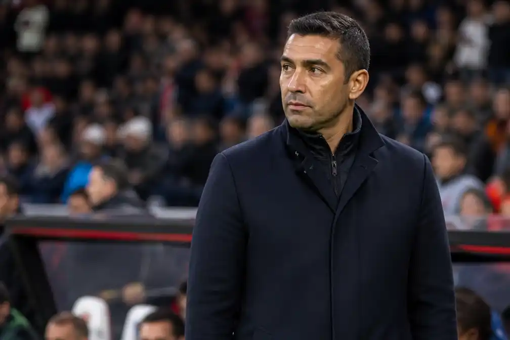 Hugo Borst hekelt 'schijterige houding' van Van Bronckhorst voor PSV-Feyenoord
