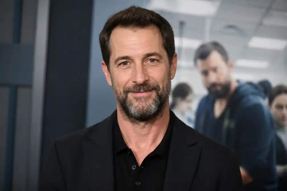 People kroont The Pitt-acteur Noah Wyle (55) tot meest sexy man van 2026