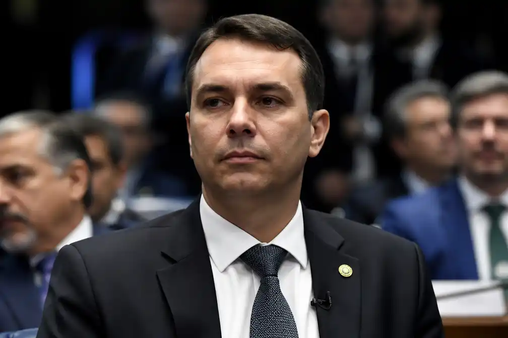 Flávio Bolsonaro reist via Argentinië naar Ecuador, melden autoriteiten