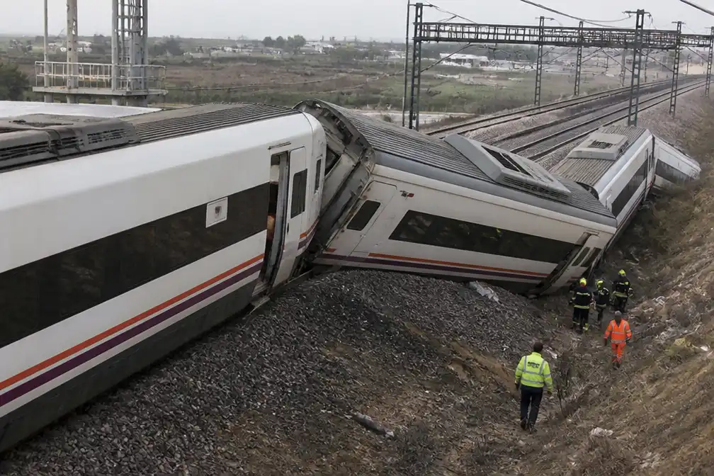 Twee passagierstreinen botsen in station van Urda in Spanje, meerdere gewonden