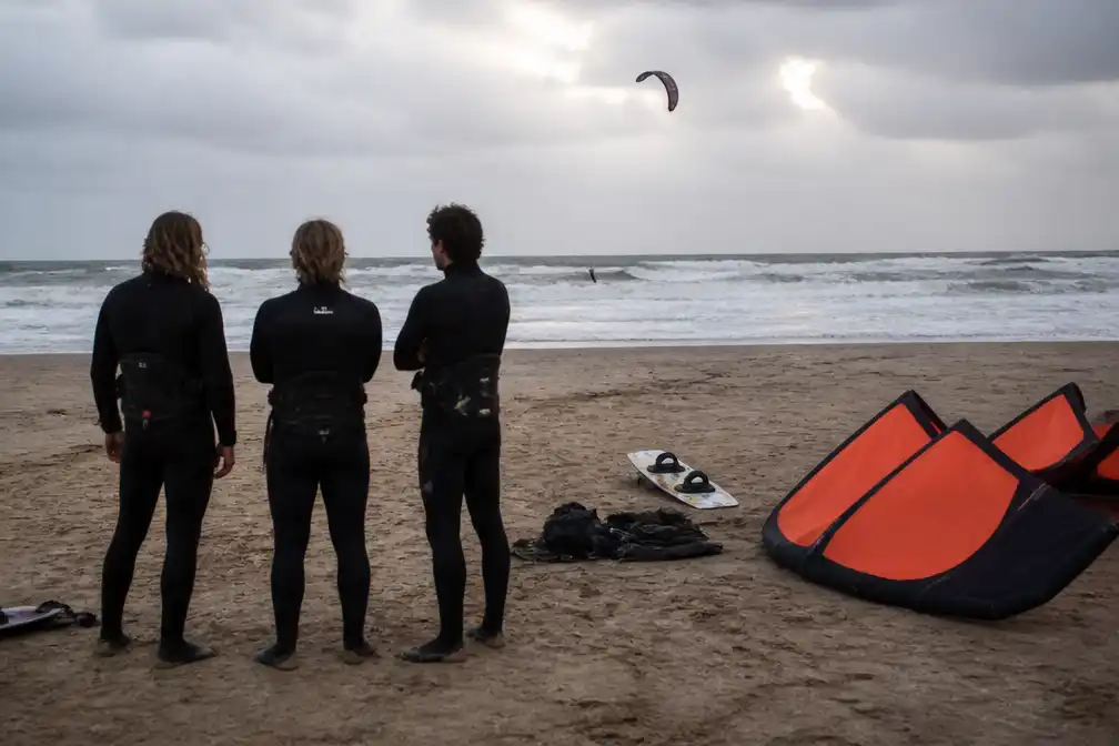 Zoektocht naar 18-jarige kitesurfer gestaakt na vermissing