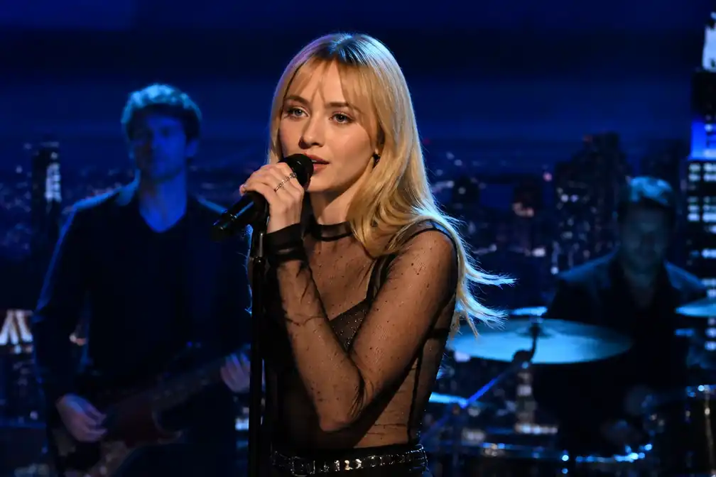 Angèle maakt Amerikaans tv-debuut met 'Love Triangle' bij Jimmy Fallon