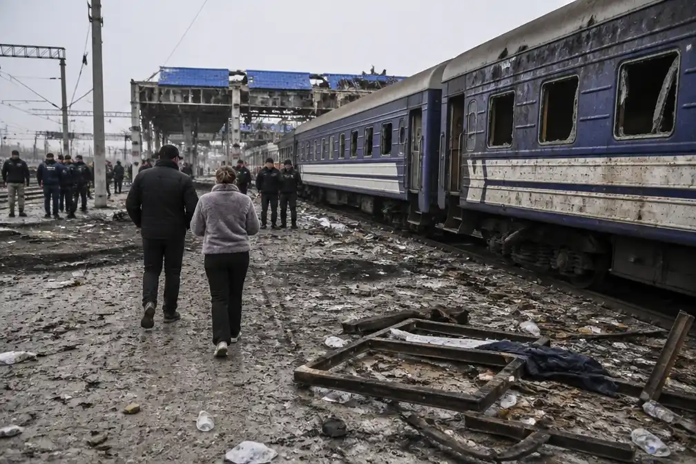 Russische drone-aanval op Oekraïens treinstation doodt minstens 13 mensen
