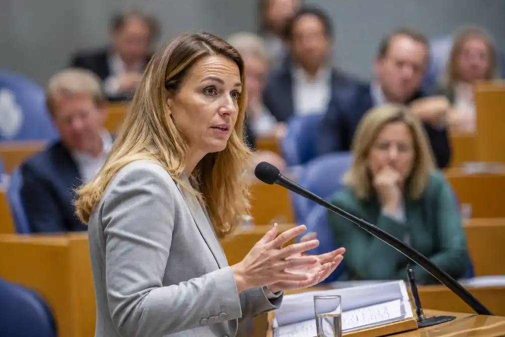 Tielen steunt verbod op generatieve AI voor basisschoolleerlingen nog niet