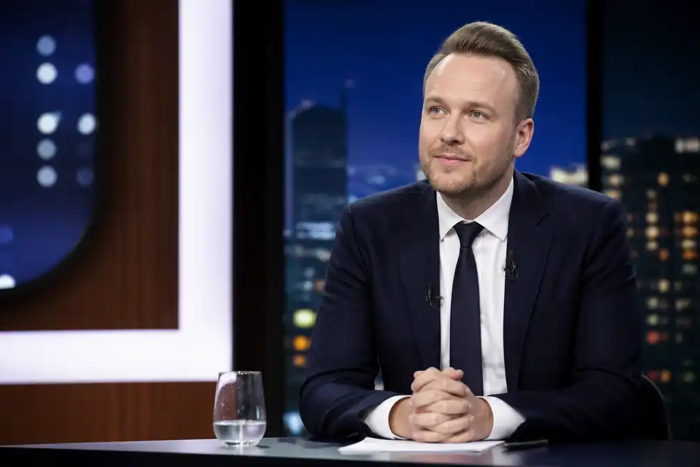 Arjen Lubach verliest helft van kijkers na verhuizing talkshow naar 23.00 uur