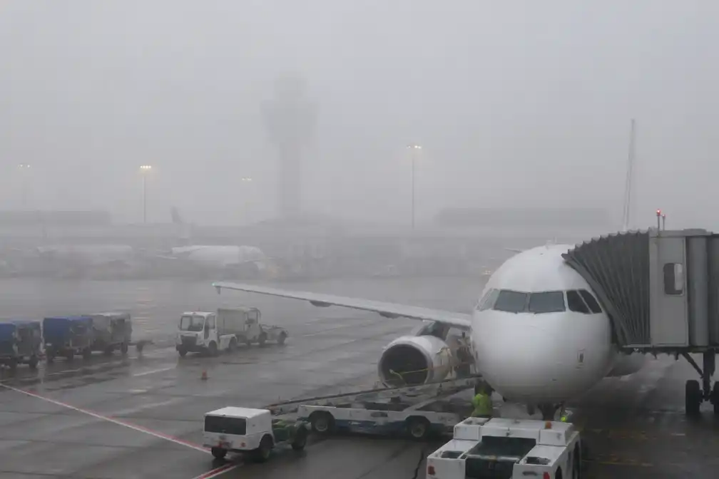 Mist zorgt voor hinder in vliegverkeer op Schiphol en Eindhoven