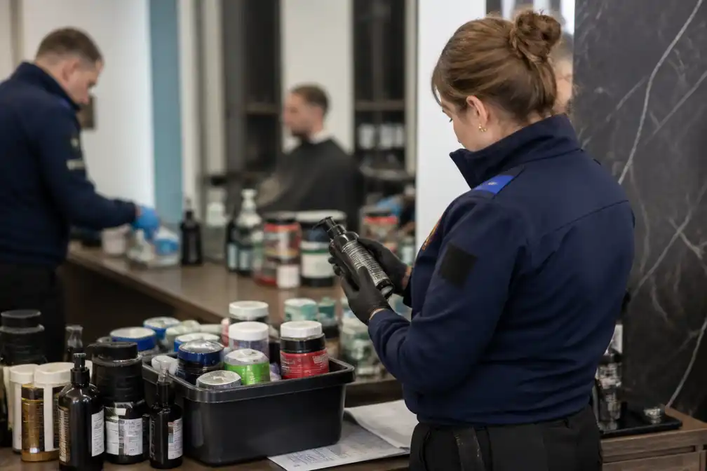 Politie neemt ruim 250 producten in beslag bij controles in kapsalons in Arendonk, Ravels en Retie