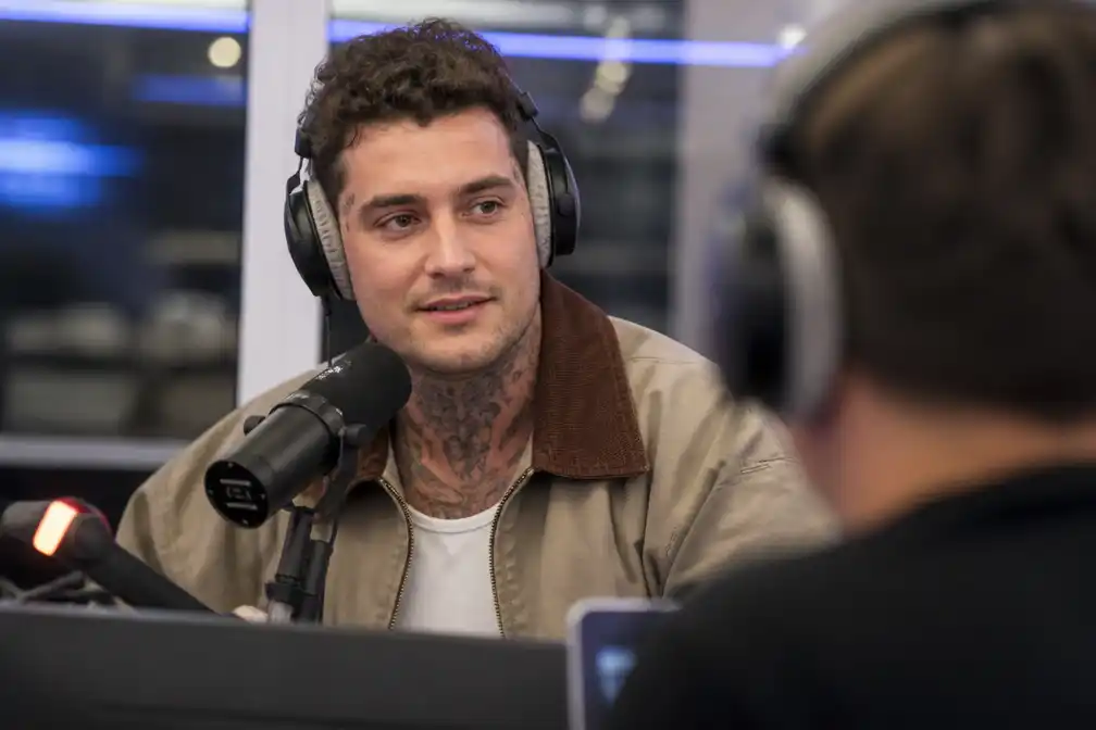 Douwe Bob is groot fan van Waylon en vindt diens 'enige countryambassadeur'-claim grappig