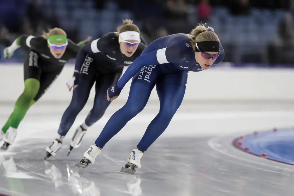Groenewoud wint 3000 meter op wereldbeker-kwalificatietoernooi in Heerenveen