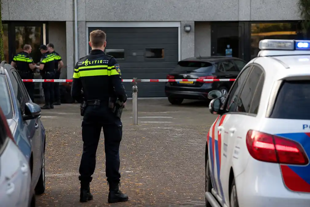Politie schiet overvaller neer in Rotterdam na vluchtpoging; twee aanhoudingen