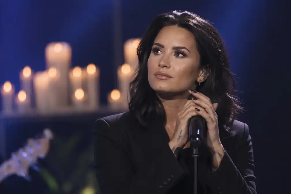 Roxeanne Hazes zingt op Nationale Lichtjesavond met vader en oma in gedachten