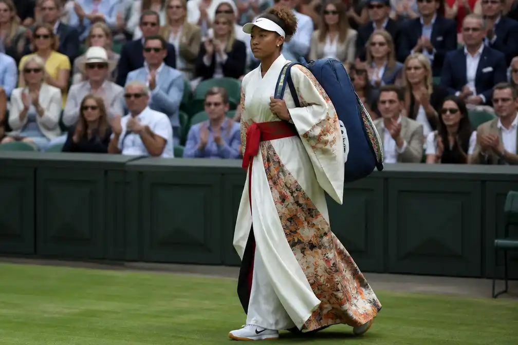 Naomi Osaka opent Wimbledon in maatwerk kimono-geïnspireerde outfit