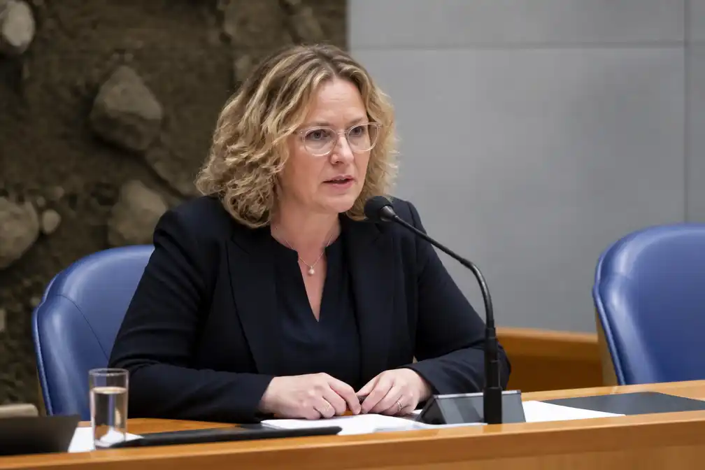 Minister Sterk draait bezuinigingen langdurige zorg terug met €6 miljard